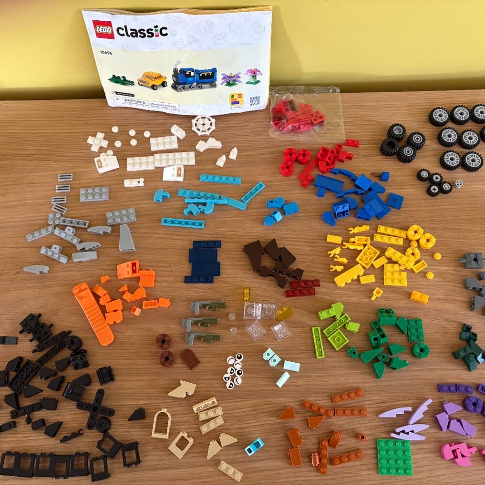 Lego Classic 10696 Medium Incomplete Set With Manual + Spare Pieces